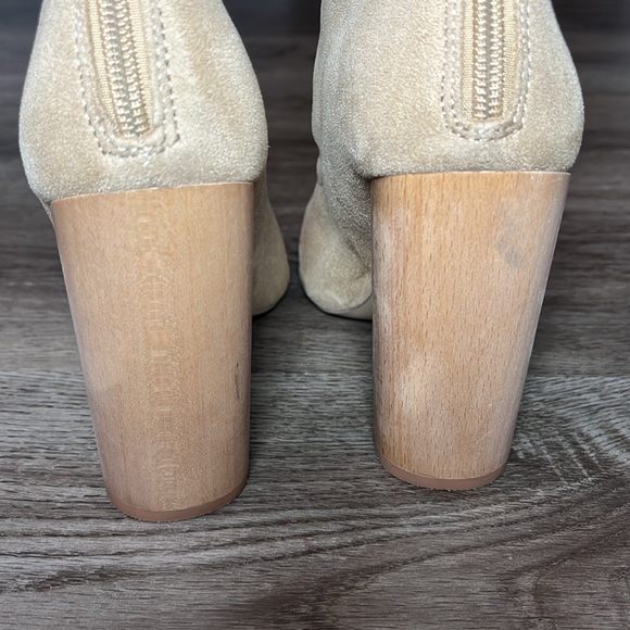 Steve Madden suede like tan boots with teak heel - Picture 5 of 8